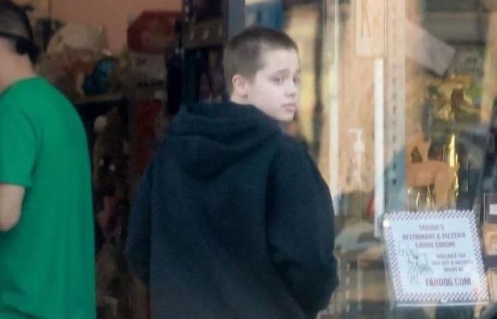 Angelina Jolie’s first biological daughter shocked when she shaved her head, what is going on?