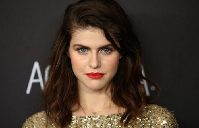 Top 10 most beautiful actresses in the world 2023: Heat Ba is crowned No.1, unexpectedly defeats Emma Watson